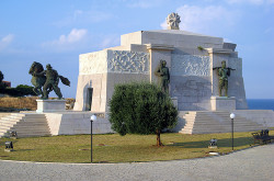 Monumento a Siracusa - Al soldato D'Africa