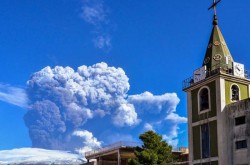 Comune della Sicilia - Santa Maria di Licodia - vista dell'etna