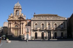 Comune della Sicilia - Biancavilla - Piazza della chiesa del Rosario