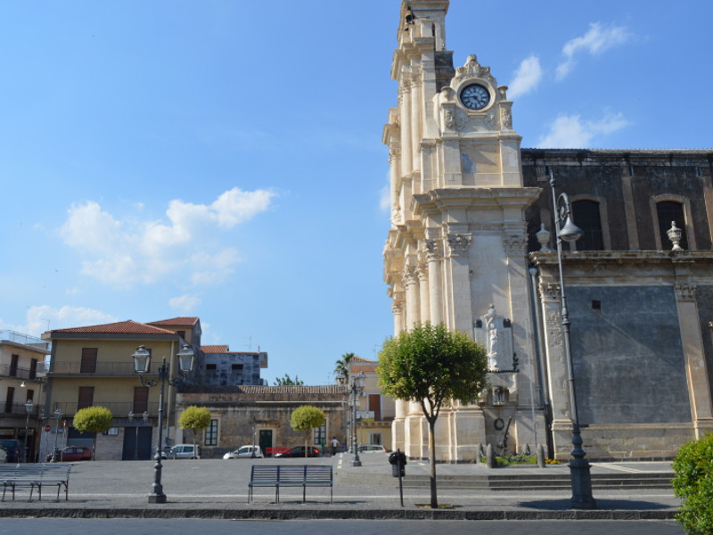 Foto del Comune della Sicilia - Aci Sant'Antonio - Piazza Maggiore